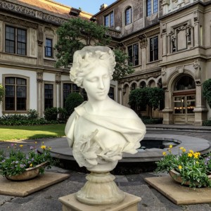 Baroque Style Graceful Female Bust Statue Luxury Mansion Foyer Decoration