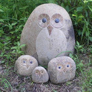 Pequeno Solar Pedra decorativa Owls Estátua para a venda