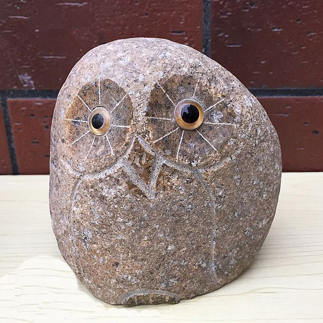 Low price for Basalt Water Feature -
 Wholesale natural small river stone carving owls decor – Magic Stone