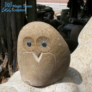 Wholesale natural small river stone carving owls decor