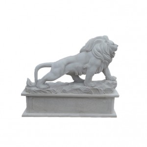 Life size sitting lion statue