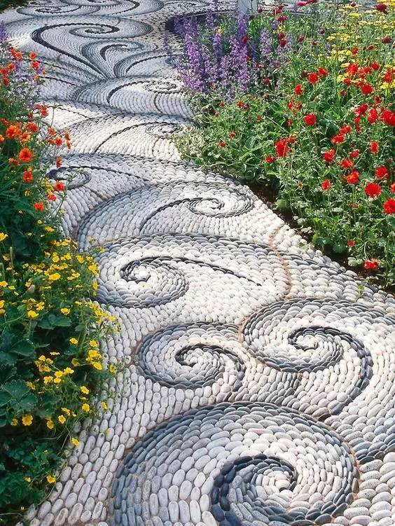 What is Garden Style Construction with Garden Stone Decor