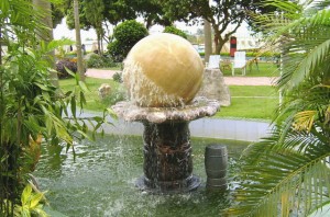 Large sphere garden fountain