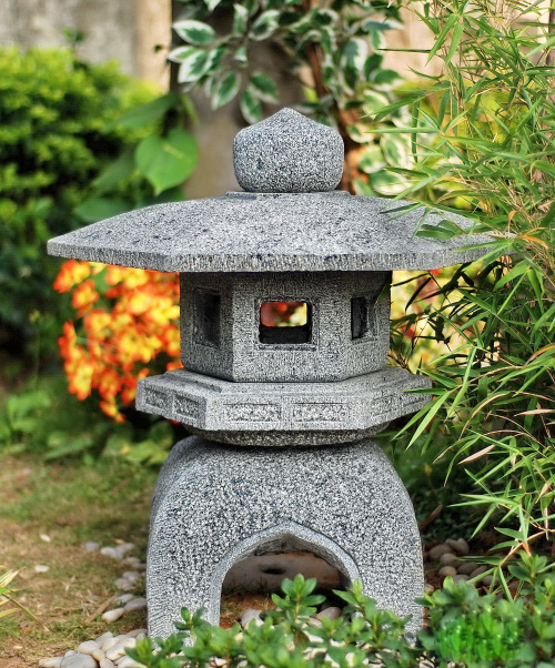 Natural stone lanterns for garden landscape decoration