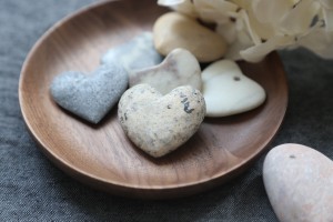 https://www.magicstonegarden.com/products/stone-gift-item/pebble-stone-gift/