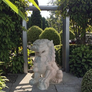 Twin Marble Guardian Lions – Symmetrical Hand-Carved Statues for Estate Entrance