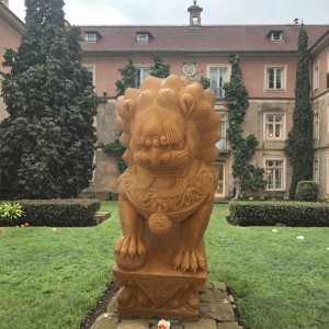Red Marble Lion Statue – Vintage Style Ornament for Landscape & Estate Design