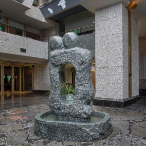 Custom Size Indoor Square Granite Waterfall Fountain Hand Carved Garden Stone Product for Hotels Outdoor