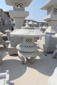 https://www.magicstonegarden.com/products/stone-lantern-light/