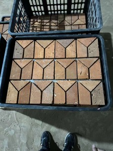 High Quality Mosaic Red Clay Bricks Thin Solid Firebricks for Building Projects