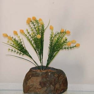 Ornamen batu alam pot bunga