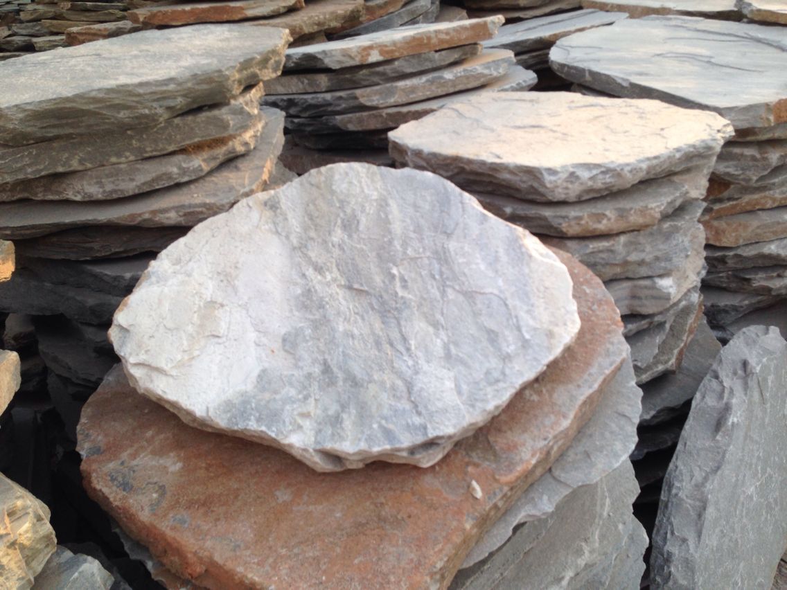 How to Decorate Garden Area with Stepping Stone