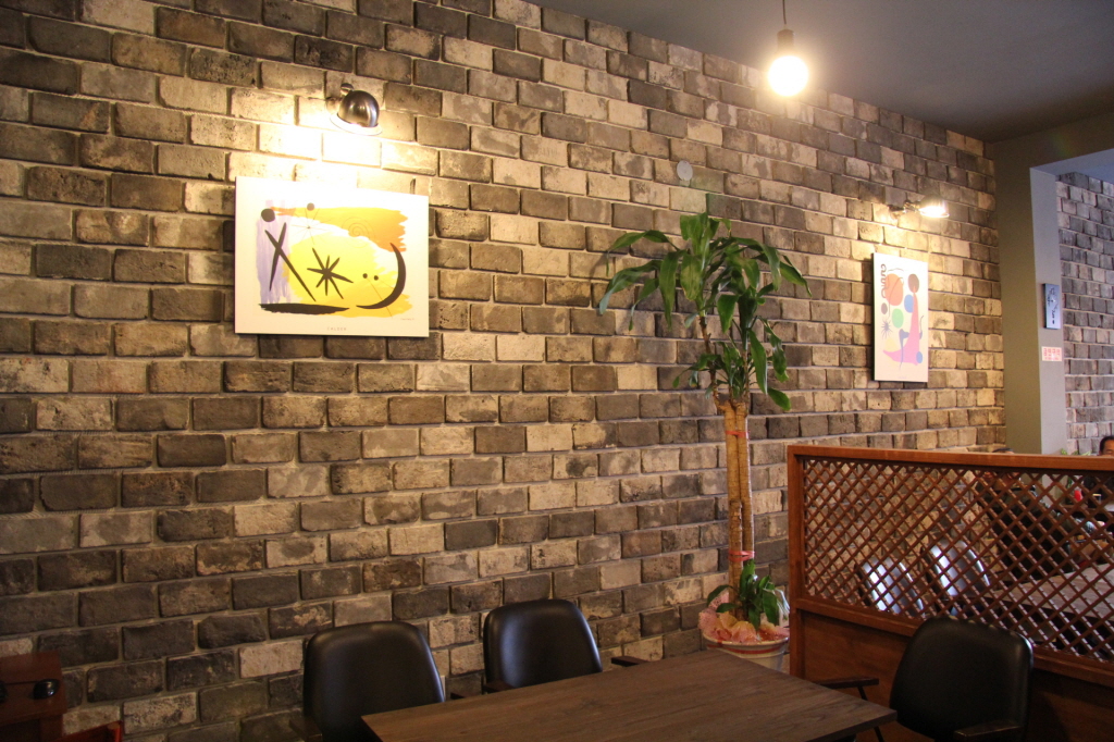 Clay Bricks: Timeless Craftsmanship for Gardens That Breathe