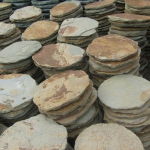 Rusty Slate Round Stepping Stones for Garden Pathways