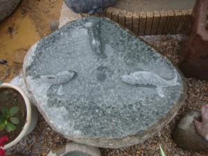 Boulder stone birdbath with fish statue