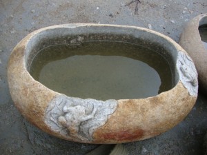 Boulder fish pool birdbath fountain with carved frog