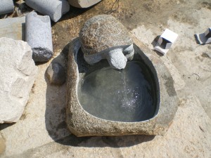 Boulder birdbath fountain with turtle statue