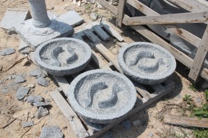 Round granite birdbath with fish