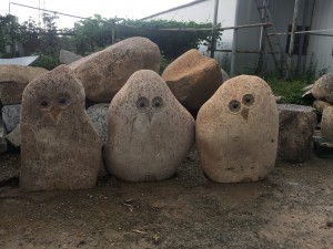 Large boulder stone owl from Magic S tone（2）