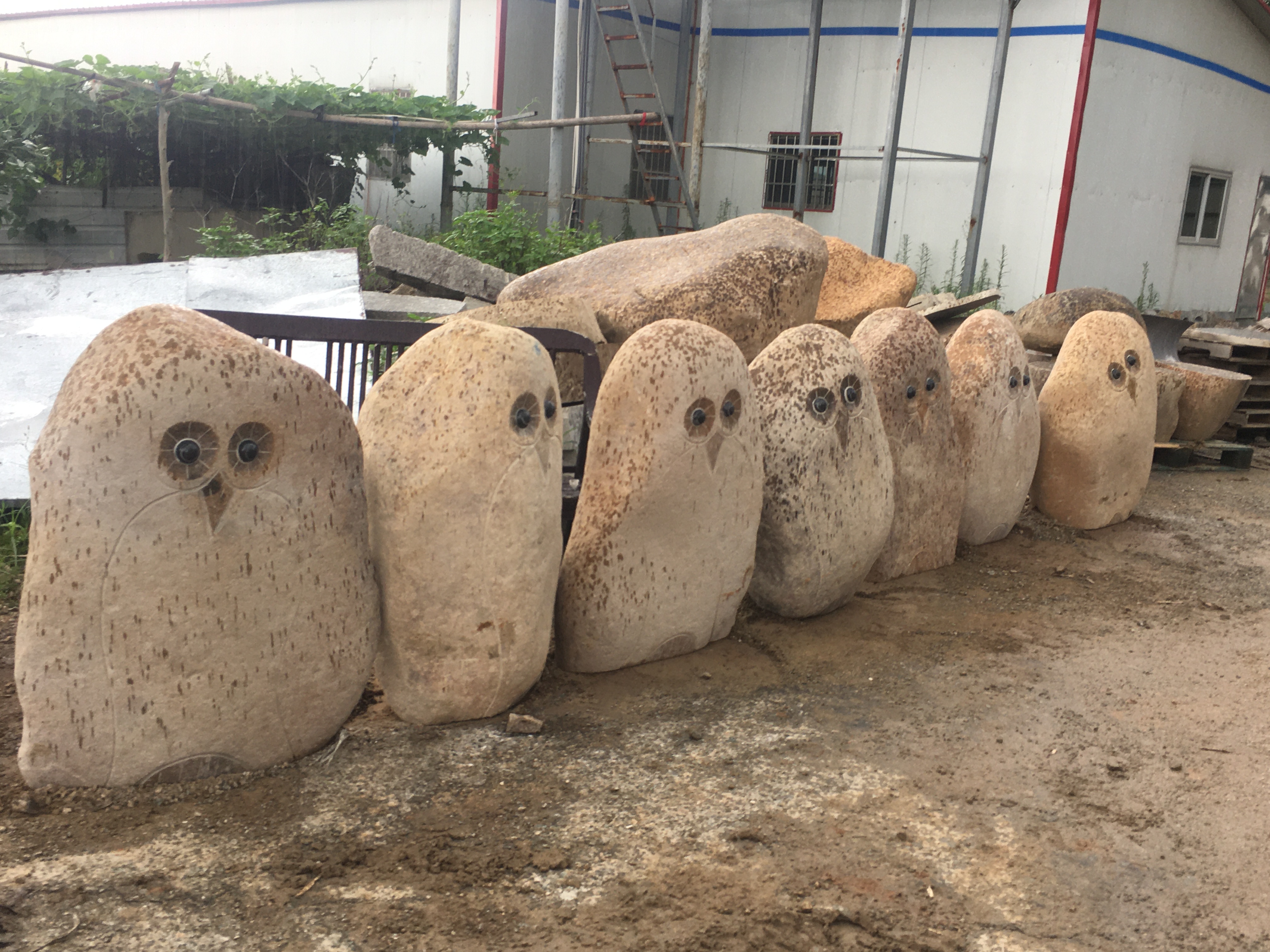 12200pcs Boulder Stone Owls are shipping to the UK – Magic Stone