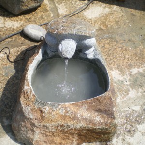 Boulder birdbath fountain with turtle statue