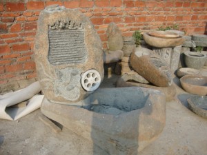 Natural babbling boulder fountain