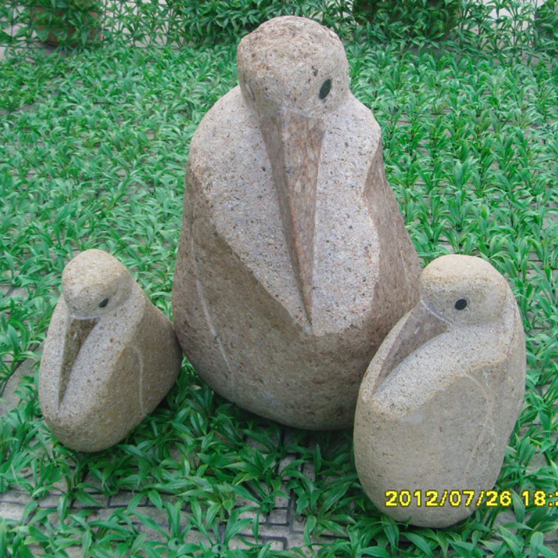 boulder pelican statue