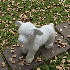 Wholesale Adorable Lamb Garden Figurine Weather-Resistant Outdoor Animal Ornament