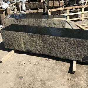 Egbu maramara n'elu basalt kọlụm bench