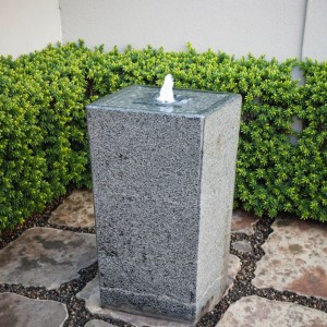 Outdoor Garden Decorative Polished Granite Stone Water Fountain for Courtyard Park