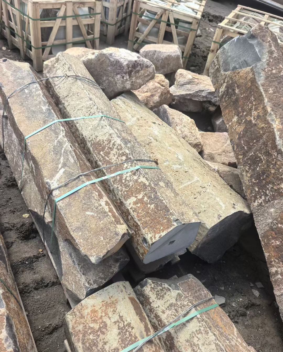 Basalt Columns: Nature’s Sculptural Masterpieces in Landscape Design​