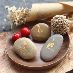 Handcrafted Pebble Gift – Perfect for Global Gifting