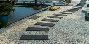 6217_20241212153505_top-modern-garden-path-ideas-featuring-stepping-stone-pavers
