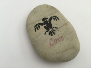 https://www.magicstonegarden.com/products/stone-gift-item/pebble-stone-gift/