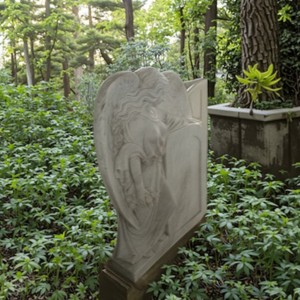 Modern White Marble Tombstone Sculpture Religious Stat of Sad Virgin Mary for Memorial Use