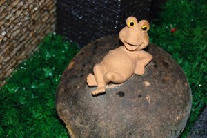 Lifelike Frog Garden Sculpture Outdoor Landscaping Decor