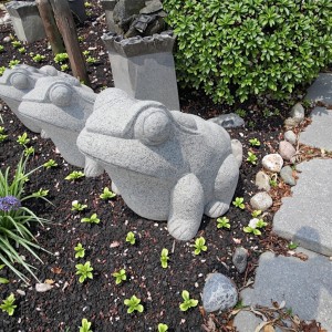 Home Garden Decorative Natural Granite Stone Hand-Carved Outdoor Animal Frog Carving