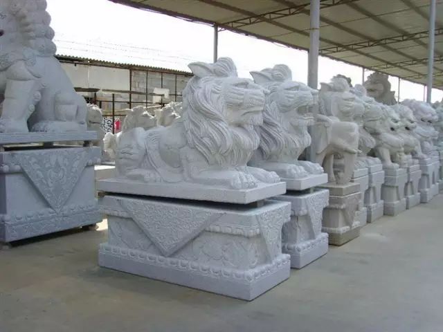 Stone lion sculpture