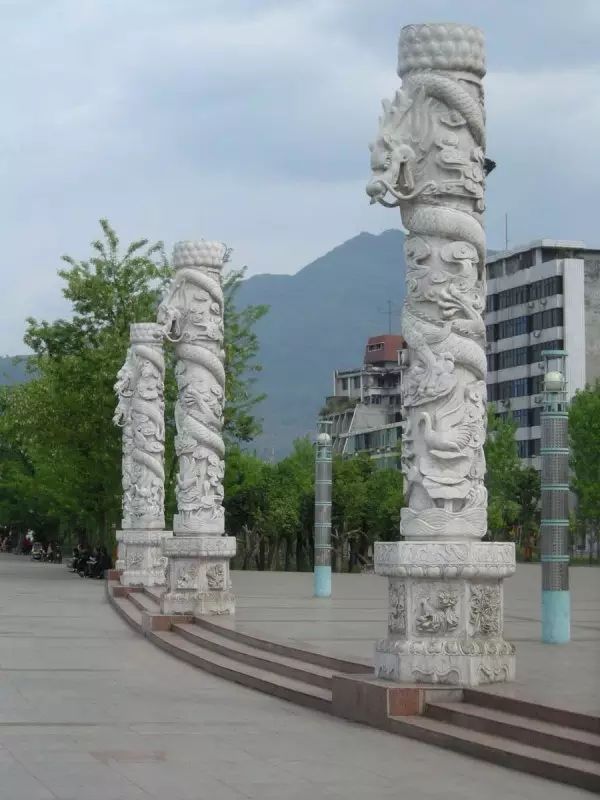 Dragon column