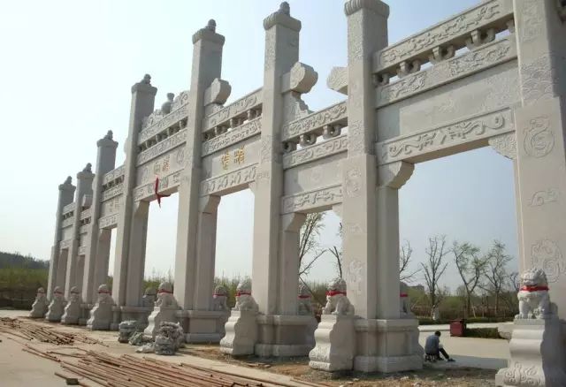 stone Memorial arch